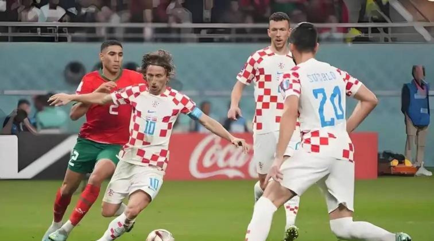 乐鱼体育网页版登录入口-黑山队在欧预赛中逆转战绩获得关键胜利