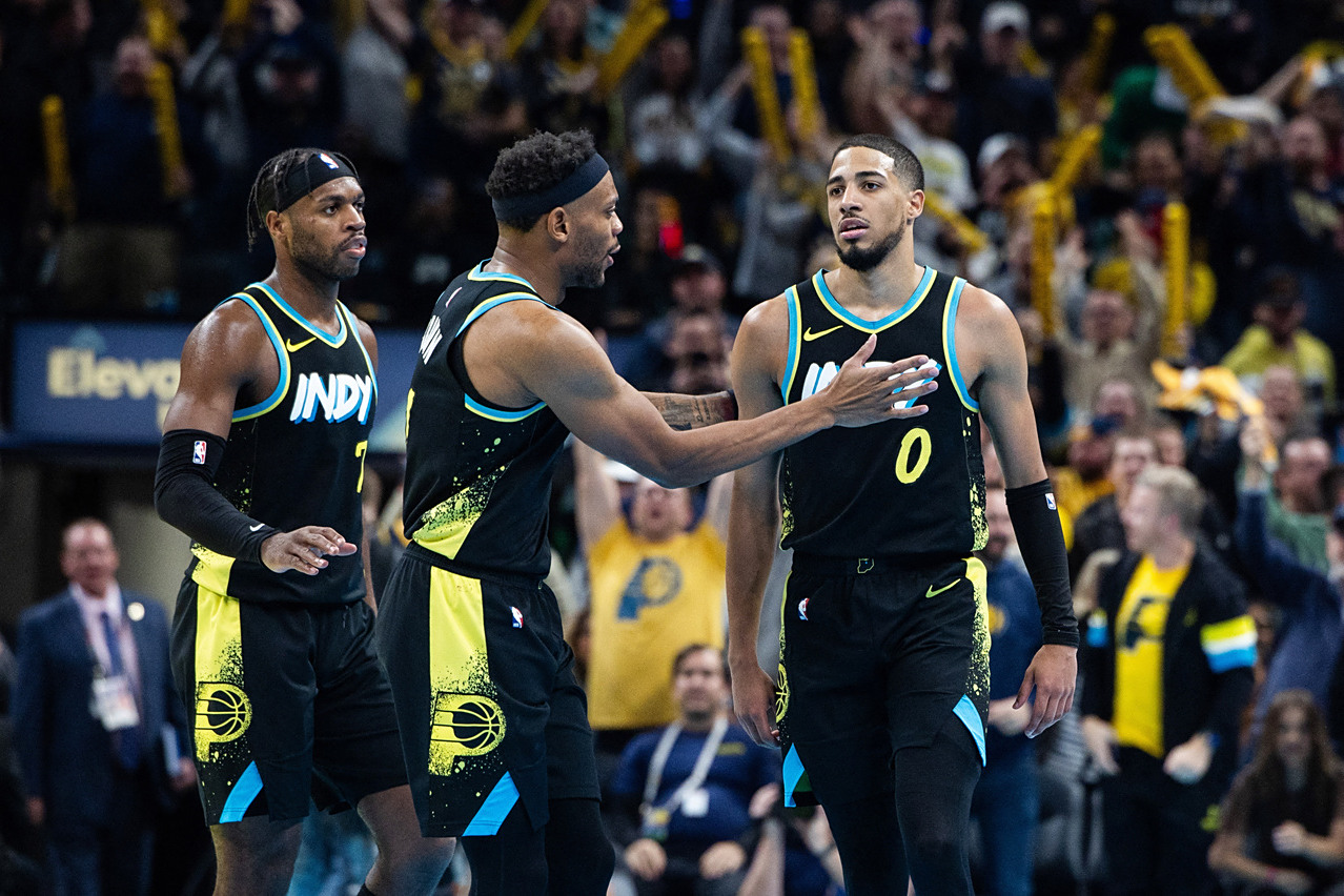 乐鱼体育官网入口-豪门之争，双雄对决，惊心动魄的一战即将展开！