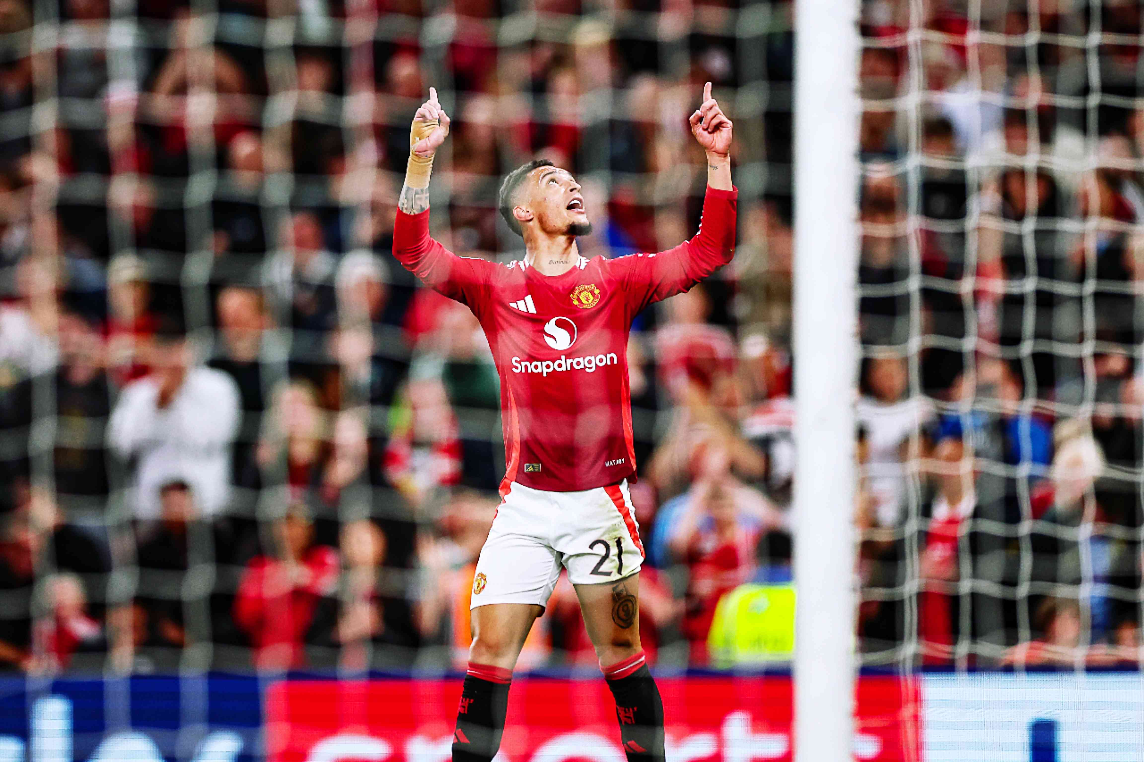 曼联操刀绝杀,成功杀入下一轮 曼联操刀绝杀,成功杀入下一轮