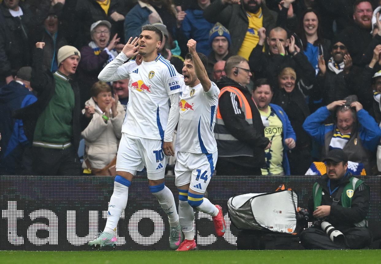 包含利兹联客场击败对手，连胜势不可挡的词条