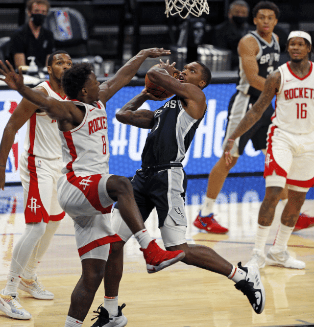 包含石破天惊！火箭逆转篮网取得胜利的词条