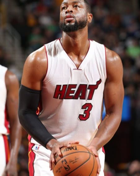 乐鱼体育在线-小牛击败热火，唐西奇破50分