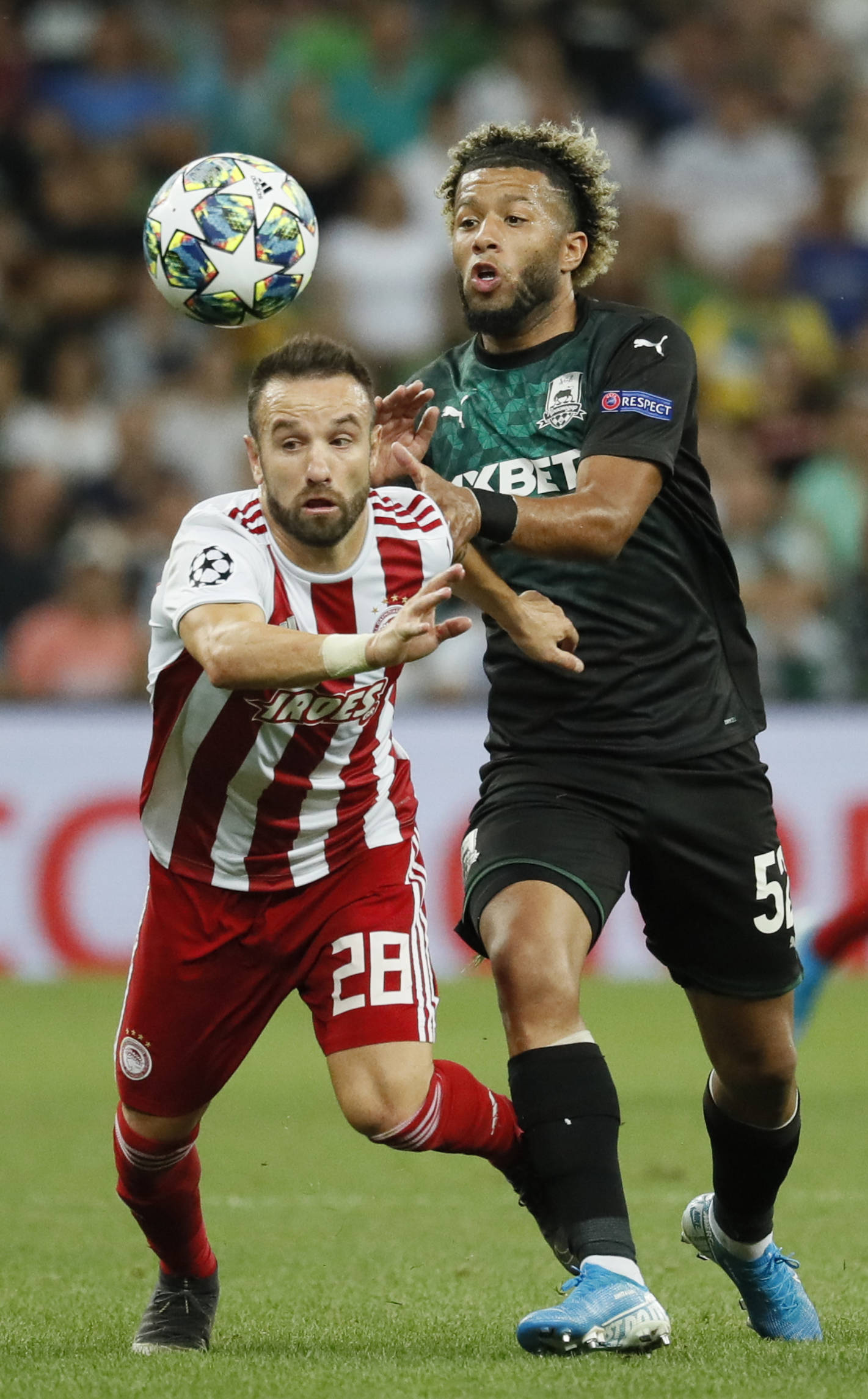 关于阿贾克斯凭借传球技术，打破对手防线的信息