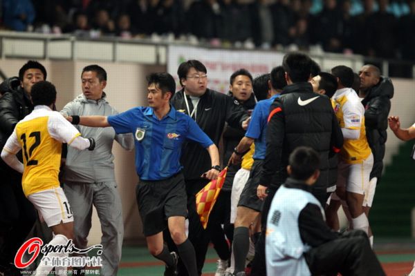 包含青岛中能客场战平上海申鑫,积分榜位置保持不变的词条 包含青岛中能客场战平上海申鑫,积分榜位置保持不变的词条