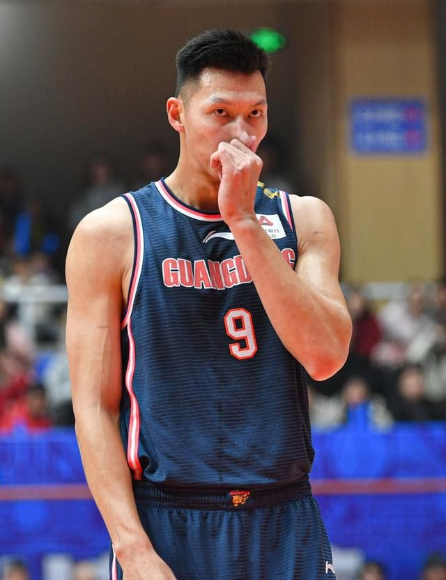 乐鱼体育在线登录-江苏队艰苦卫冕，击败深圳男篮跻身前列