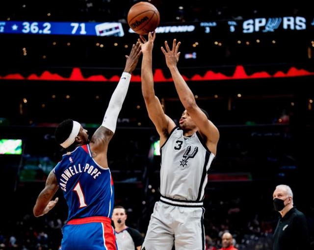 乐鱼体育馆-包含凯尔特人大胜马刺，海沃德状态回暖获赞的词条