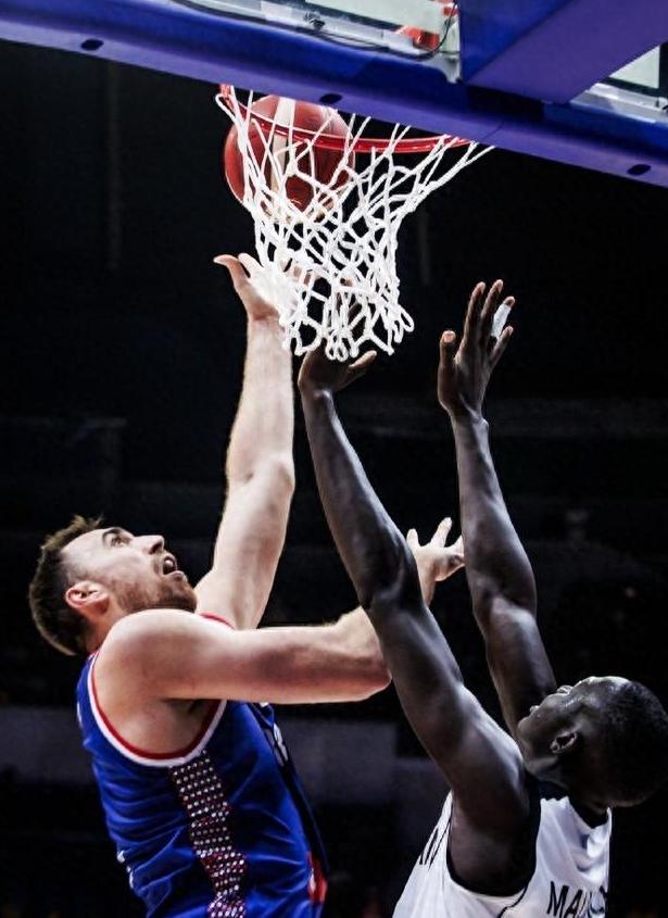 乐鱼体育教练-塞尔维亚遭遇惊险胜利，晋级希望增大的简单介绍